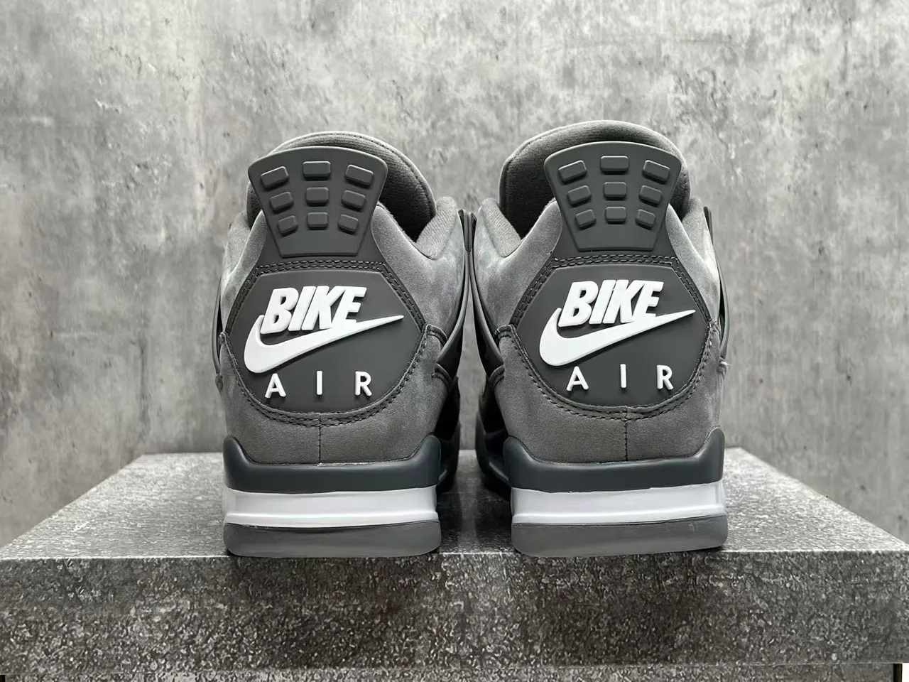 Air Jordan 4 Monochromatic Gray Basketball Shoes 5