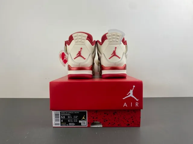 Chaussures de basketball Air Jordan 4 blanc cassé et rouge 15