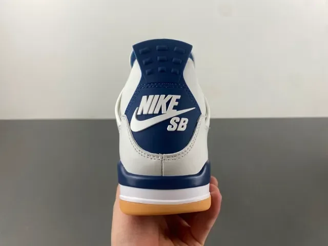 Air Jordan 4 Chaussures de Basketball Blanc Navy Gum 4