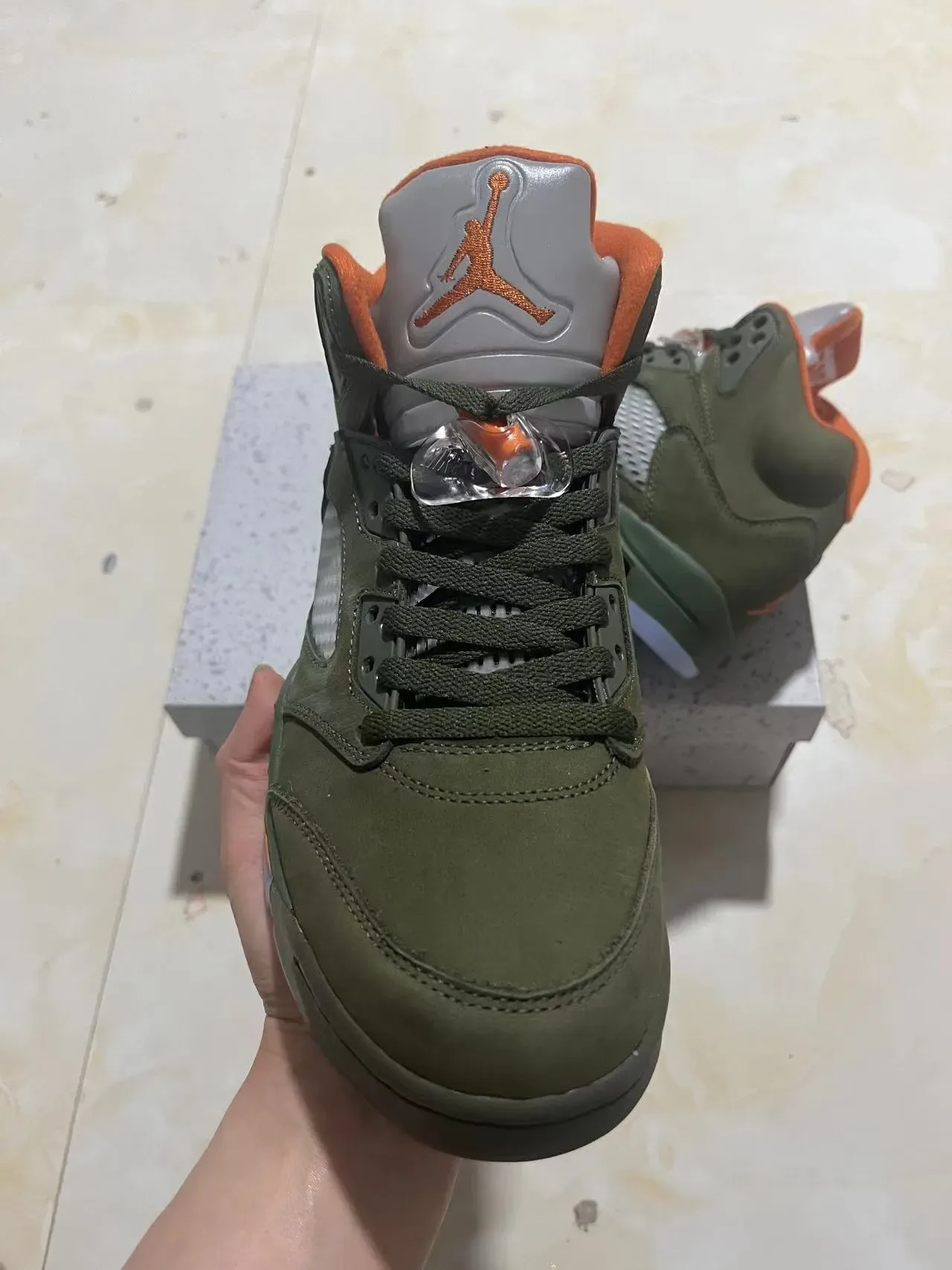 Air Jordan 5 Verde Oliva Laranja Relâmpago Tênis de Basquete 3