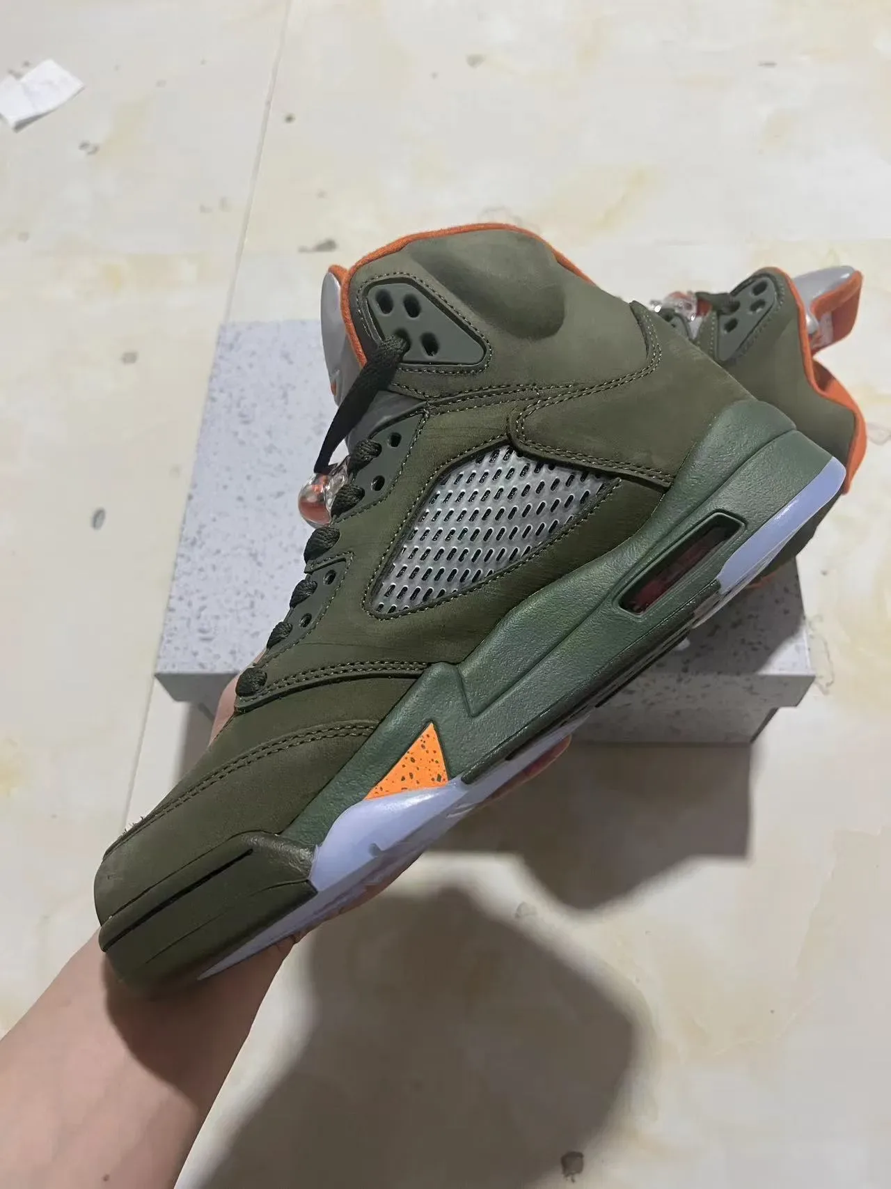 Air Jordan 5 Verde Oliva Laranja Relâmpago Tênis de Basquete 5