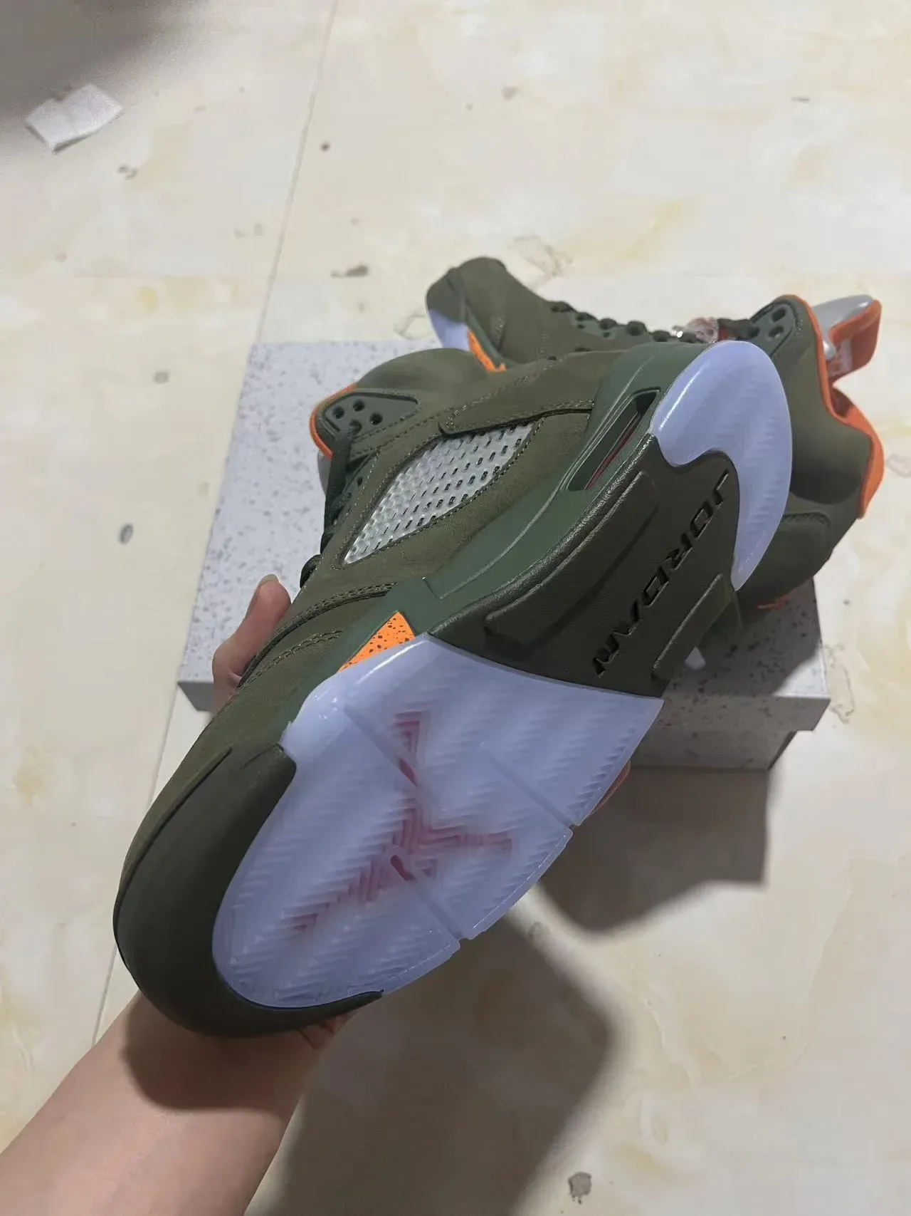 Air Jordan 5 Verde Oliva Laranja Relâmpago Tênis de Basquete 6
