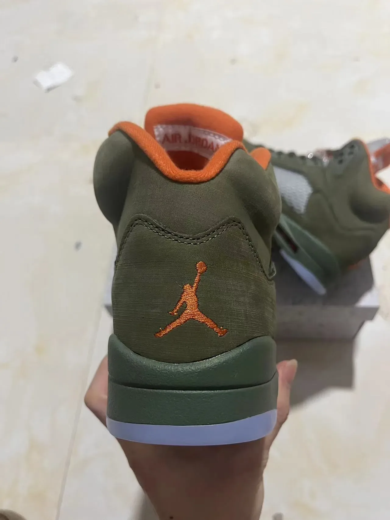 Air Jordan 5 Verde Oliva Laranja Relâmpago Tênis de Basquete 8