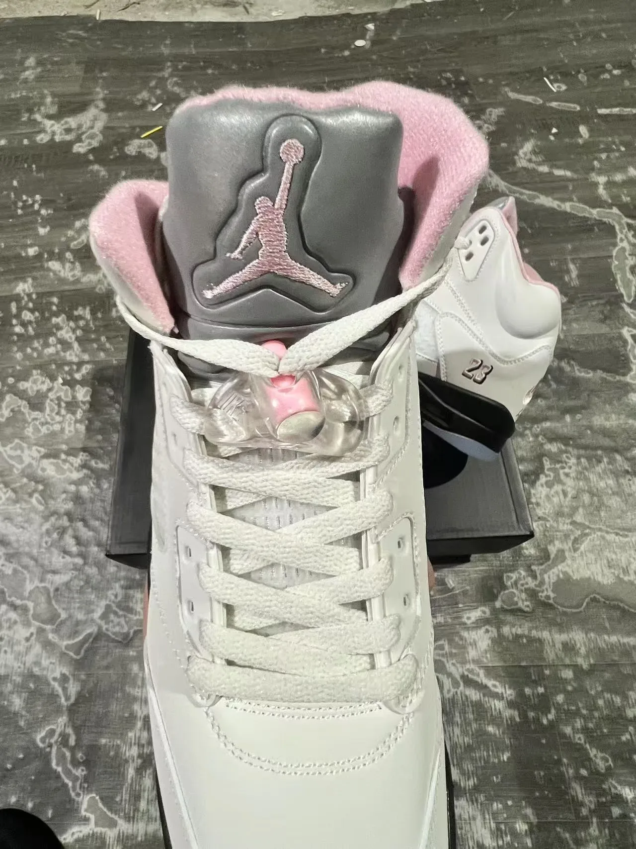 Air Jordan 5 Chaussures de Basketball Blanc Rose Noir 4