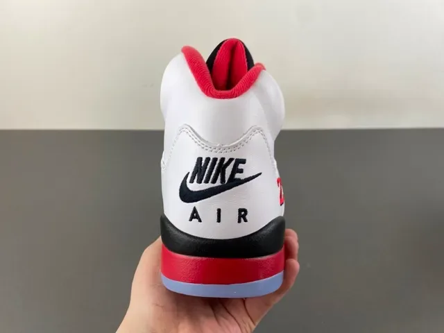 Air Jordan 5 Tênis de Basquete Branco Vermelho Preto 4