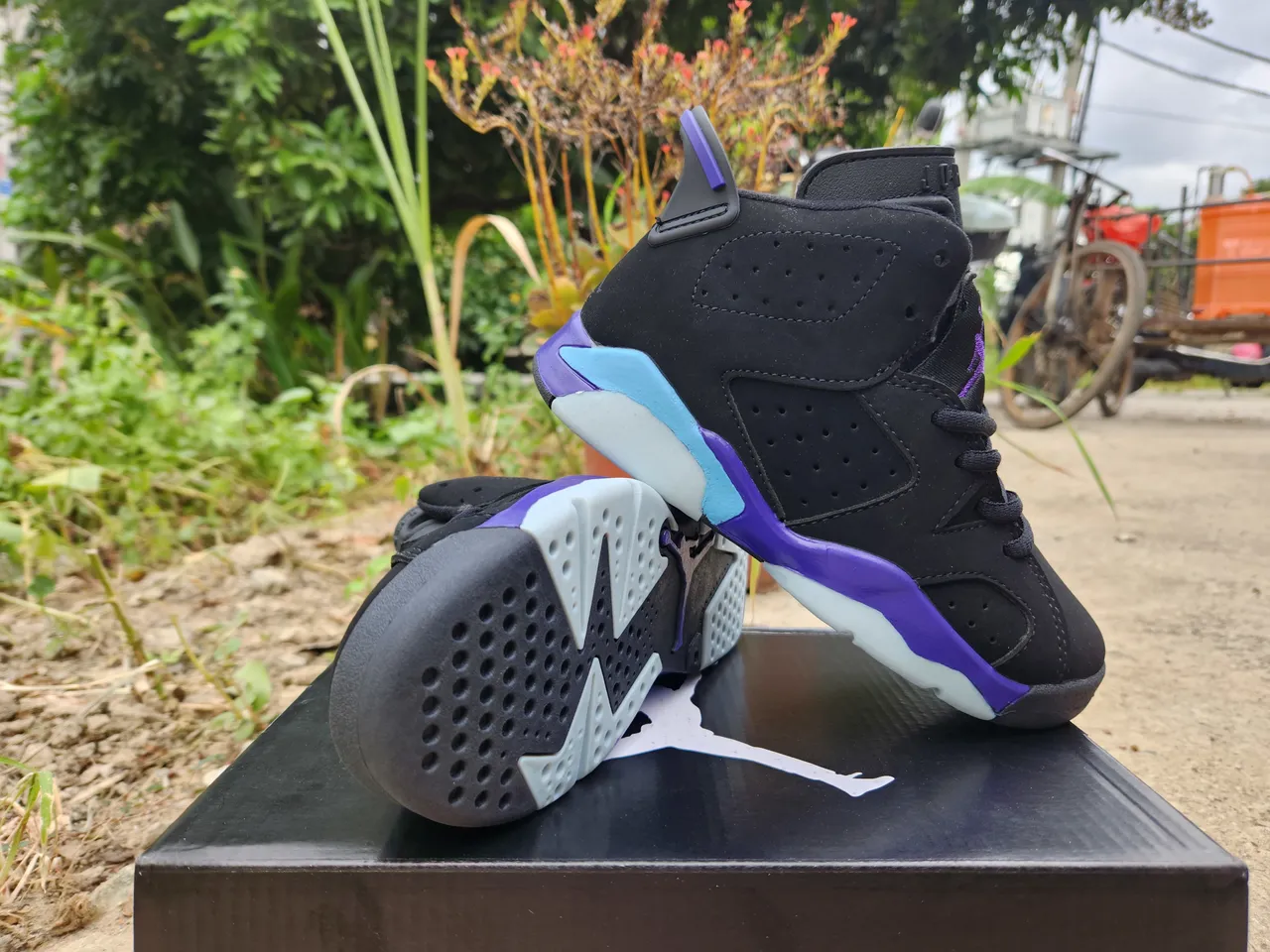 Tênis de basquete Air Jordan 6 preto e roxo gelo 3