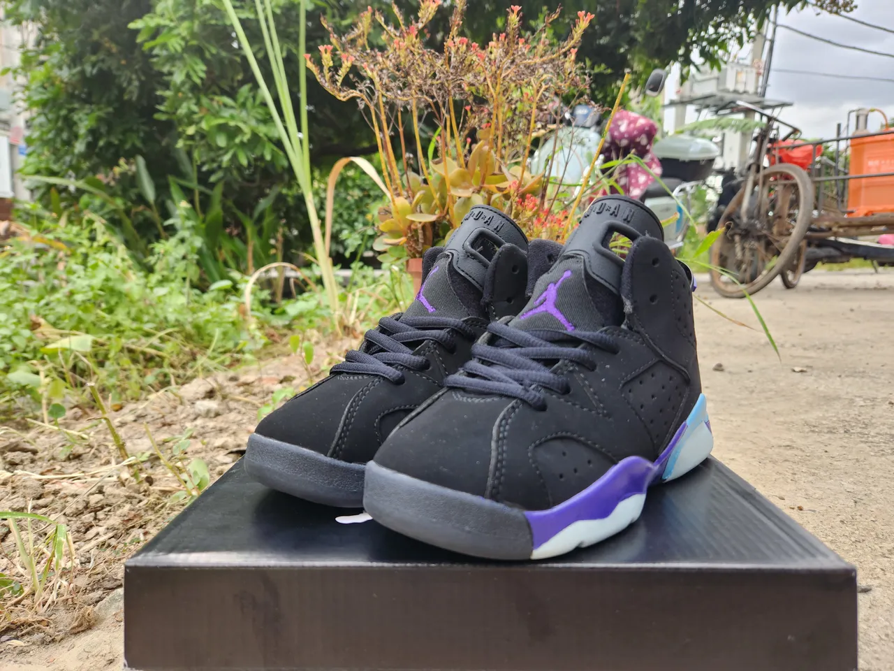 Tênis de basquete Air Jordan 6 preto e roxo gelo 4