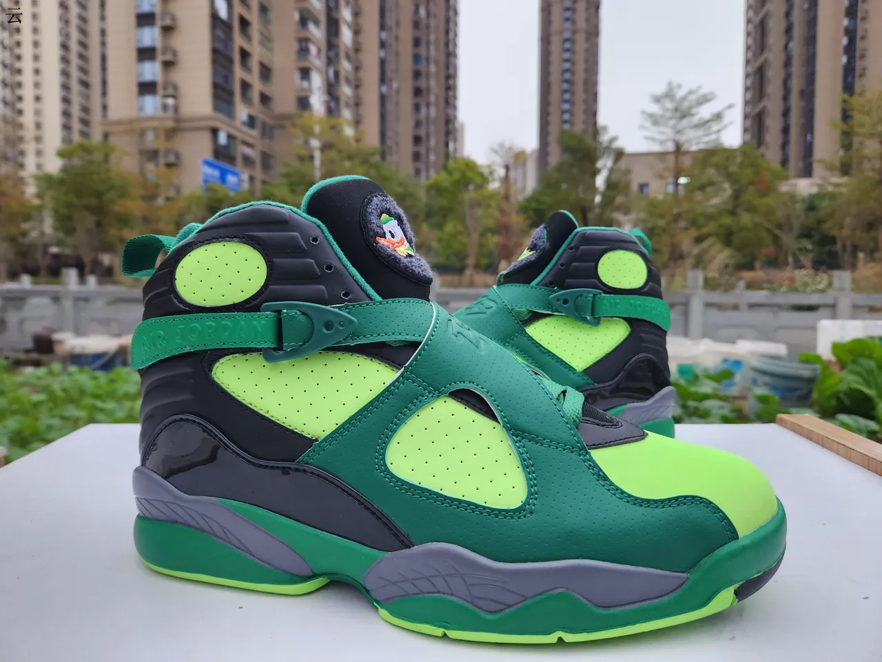 Zapatillas de baloncesto Air Jordan 8 verde y lima neón 3