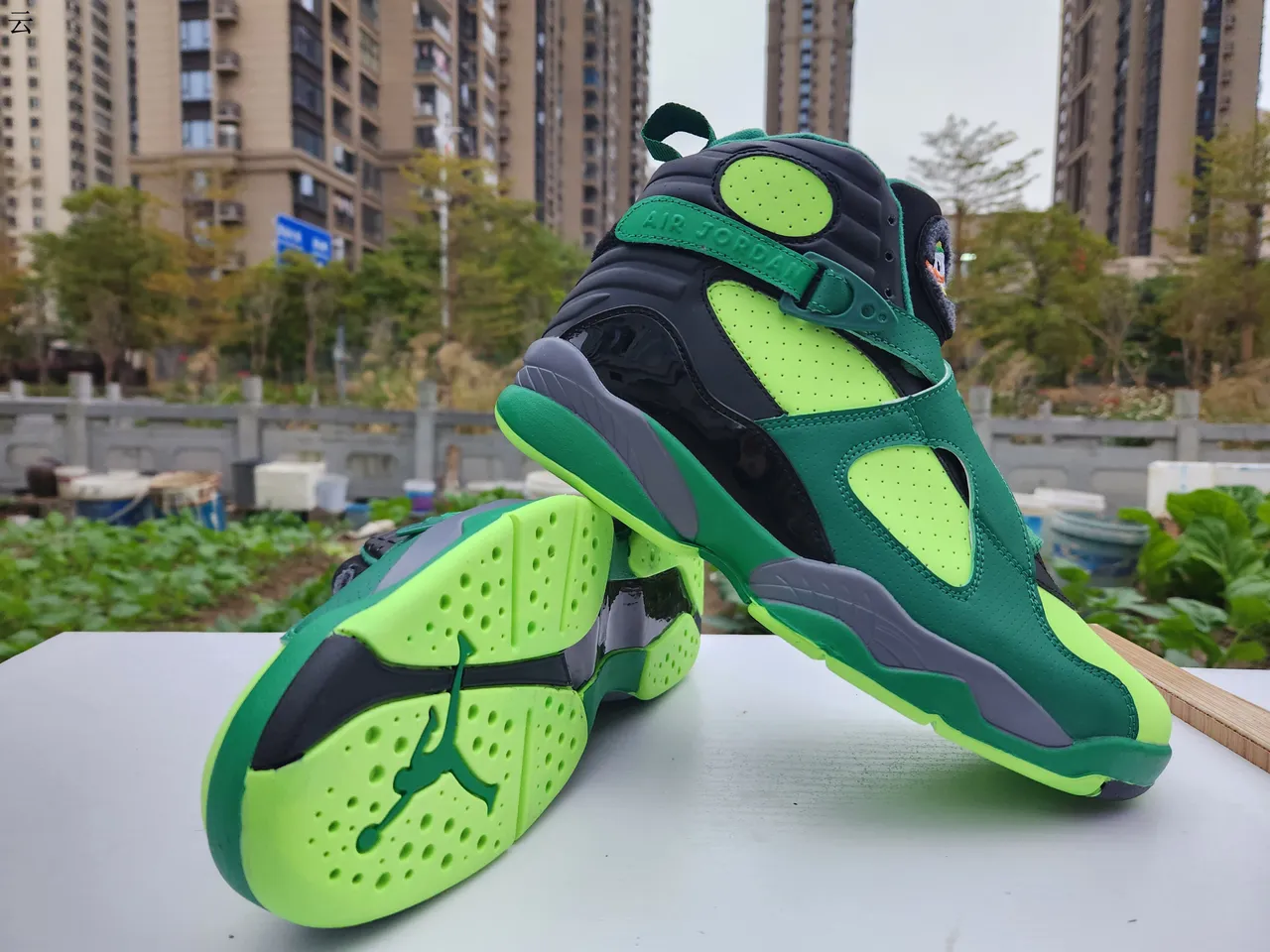 Zapatillas de baloncesto Air Jordan 8 verde y lima neón 5