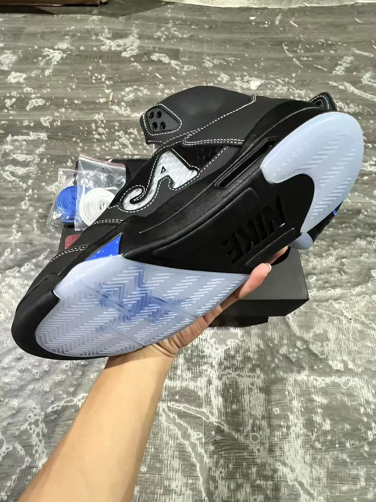 Air Jordan Black Blue High-Top Silhouette Leather And Mesh Upper Basketball Shoes 6
