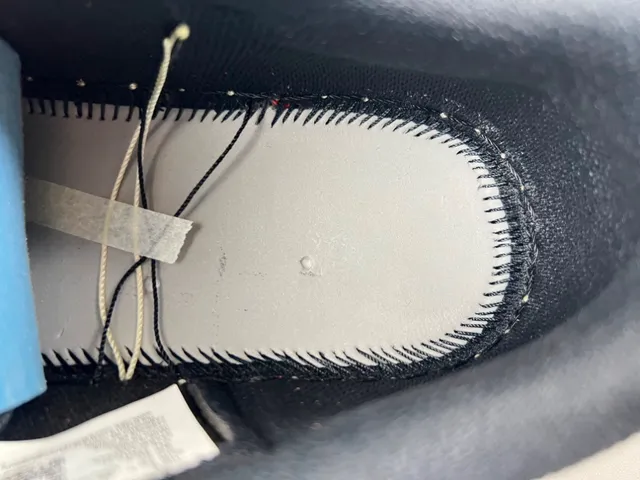 Air Jordan Tênis de Basquete Preto e Vermelho Low-Top Perfurado na Ponta 9