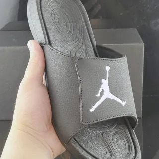 Air Jordan Slide गहरे धूसर रंग की चप्पल