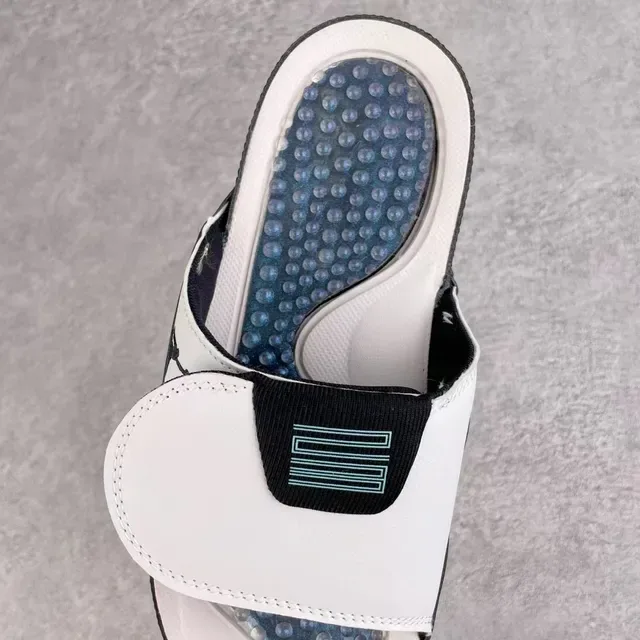 Air Jordan White Navy Leather Upper Glossy Patent-Like Panel Slippers 2