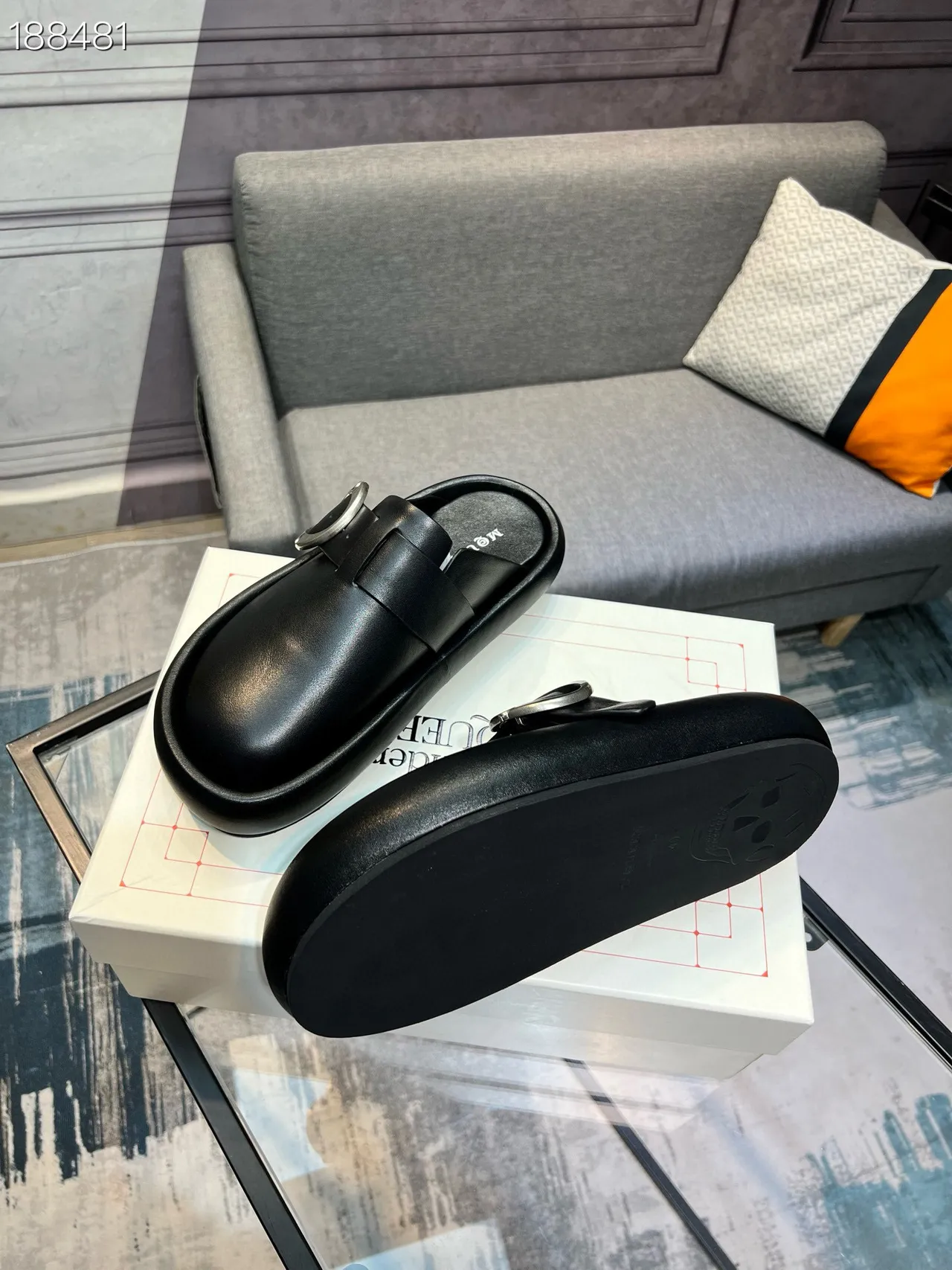 Alexander McQueen Buckle Mule কালো চামড়া লোফার 4