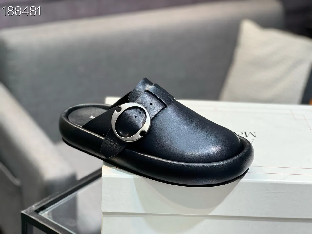 Alexander McQueen Buckle Mule কালো চামড়া লোফার 5