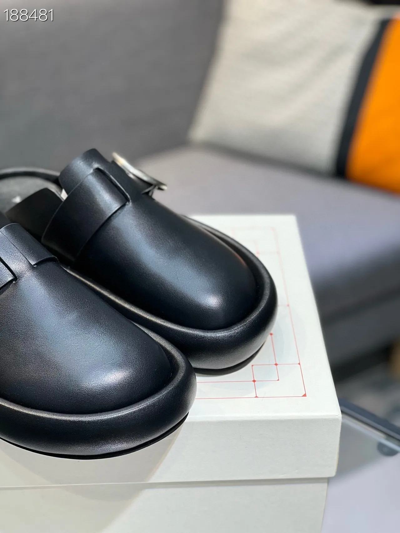 Alexander McQueen Buckle Mule কালো চামড়া লোফার 6