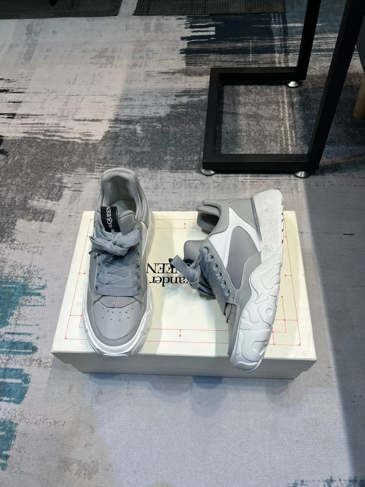 Alexander McQueen Gris Blanc Oversized Semelle Sculptée Partie Supérieure En Couches Sneakers Lifestyle 4