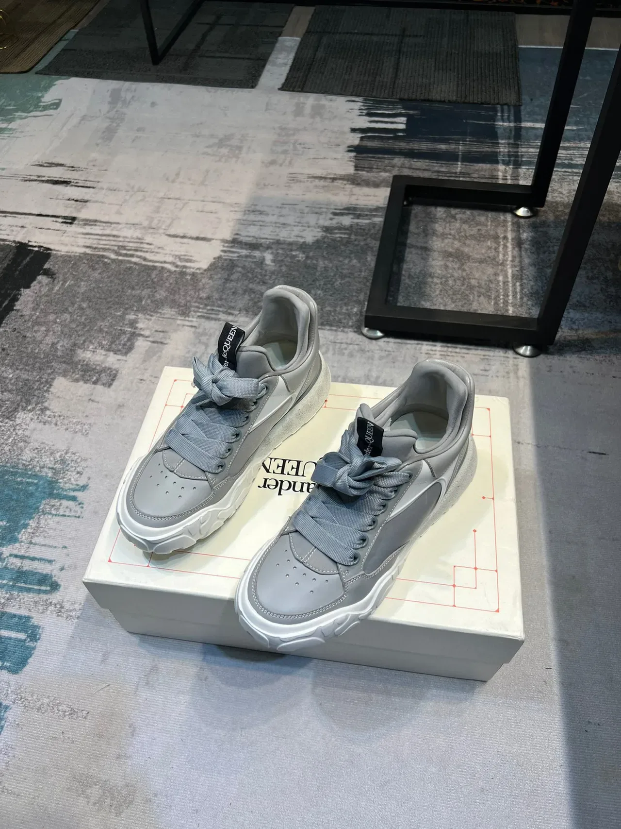 Alexander McQueen Gris Blanc Oversized Semelle Sculptée Partie Supérieure En Couches Sneakers Lifestyle 5