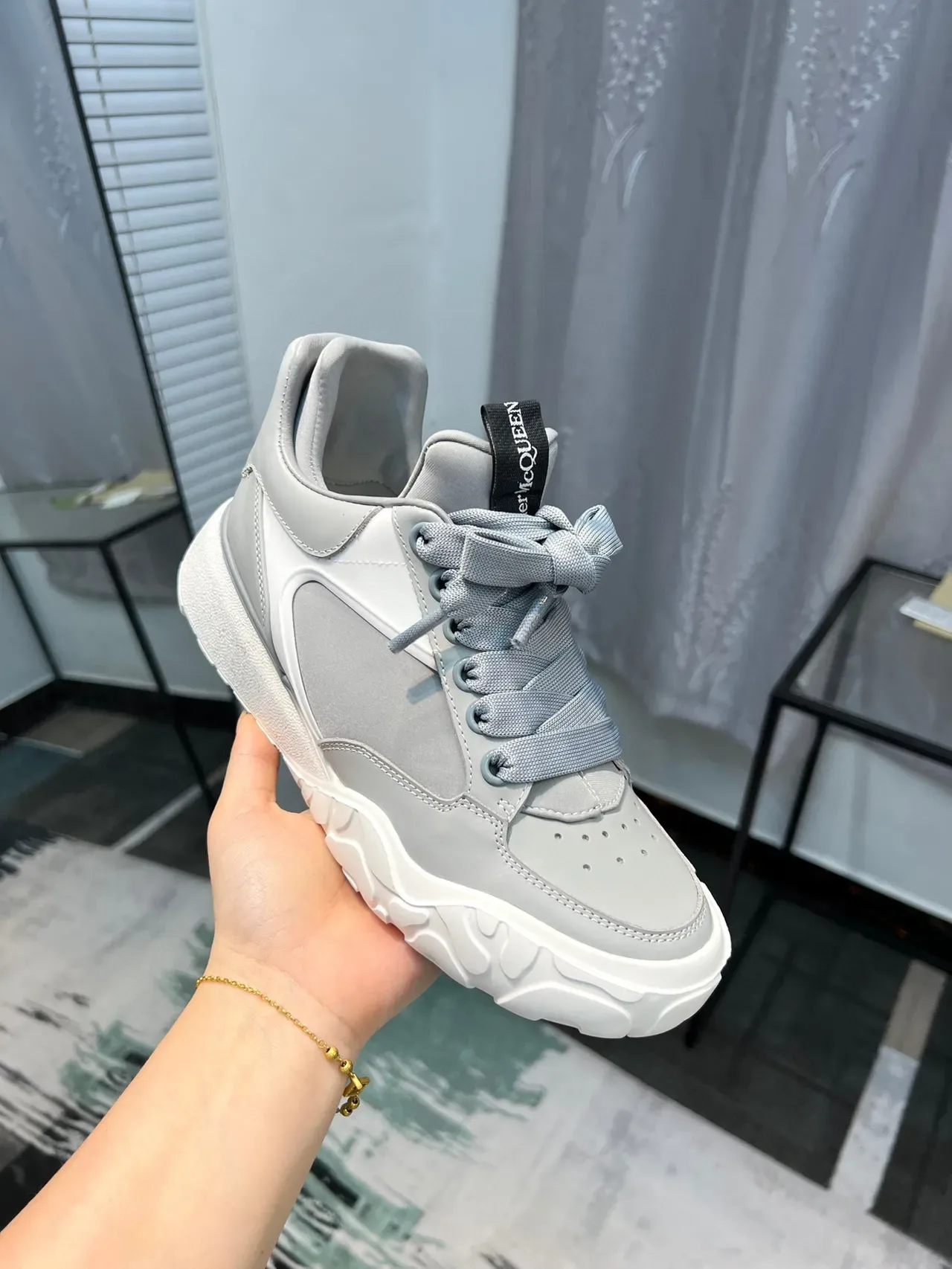Alexander McQueen Gris Blanc Oversized Semelle Sculptée Partie Supérieure En Couches Sneakers Lifestyle 6