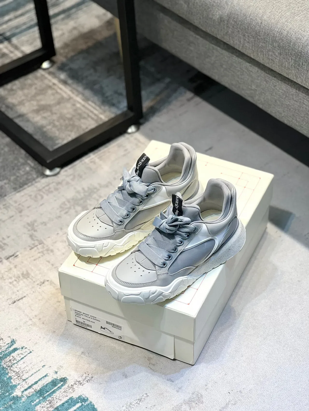 Alexander McQueen Gris Blanc Oversized Semelle Sculptée Partie Supérieure En Couches Sneakers Lifestyle 7