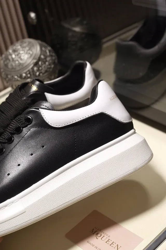 Alexander McQueen Preto e Branco Oversized Tênis Lifestyle 3