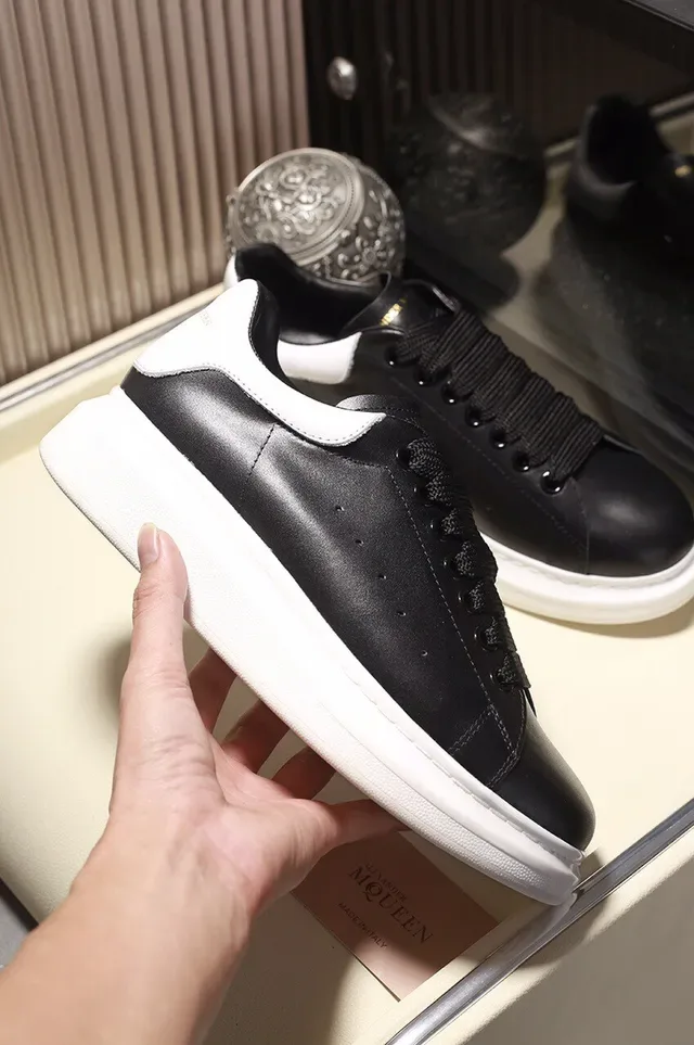 Alexander McQueen Preto e Branco Oversized Tênis Lifestyle 6