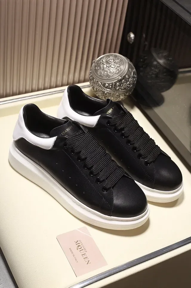 Alexander McQueen Preto e Branco Oversized Tênis Lifestyle 7