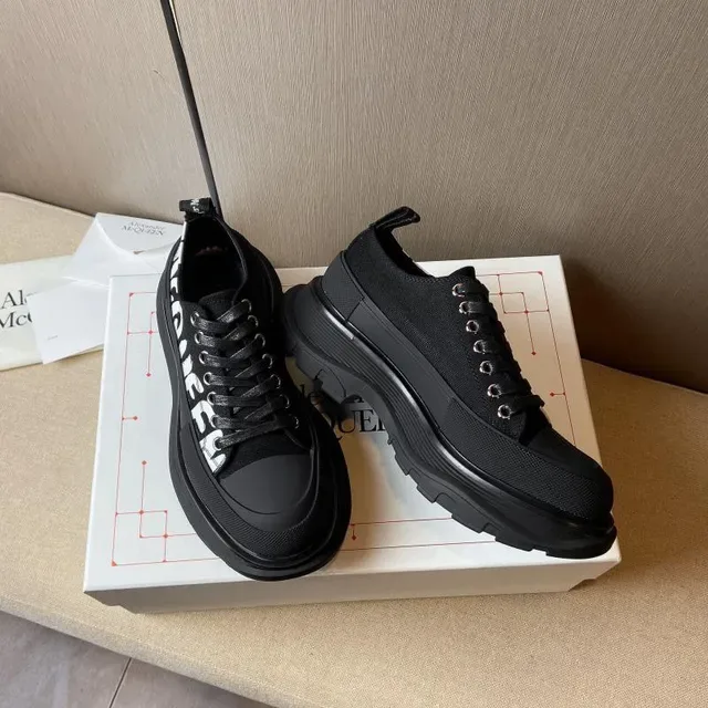 Alexander McQueen 黑色 Oversized 单色厚底运动鞋 2