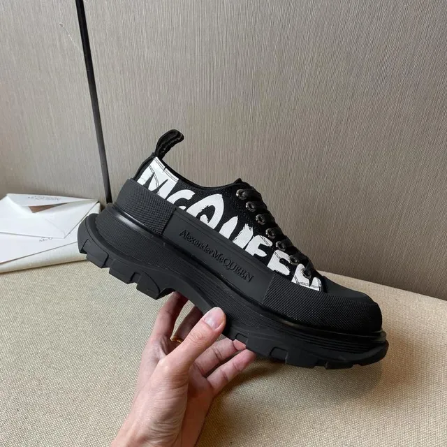 Alexander McQueen 黑色 Oversized 单色厚底运动鞋 8