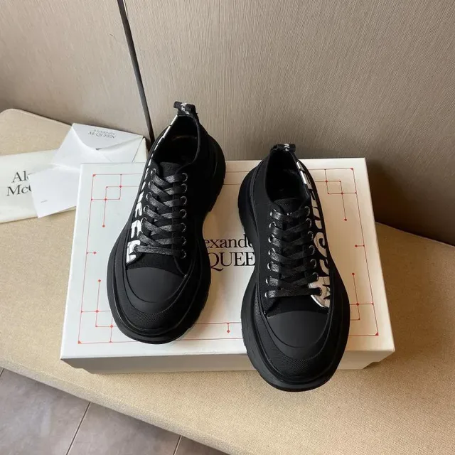 Alexander McQueen 黑色 Oversized 单色厚底运动鞋 9