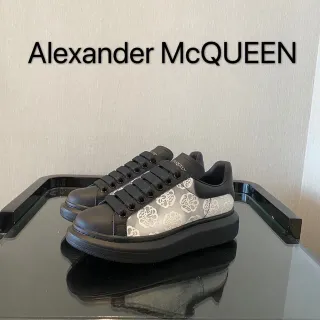 Alexander McQueen ओवरसाइज्ड स्नीकर काला सफेद सिल्हूट फ्लोरल जैकॉर्ड साइड पैनल लाइफस्टाइल स्नीकर
