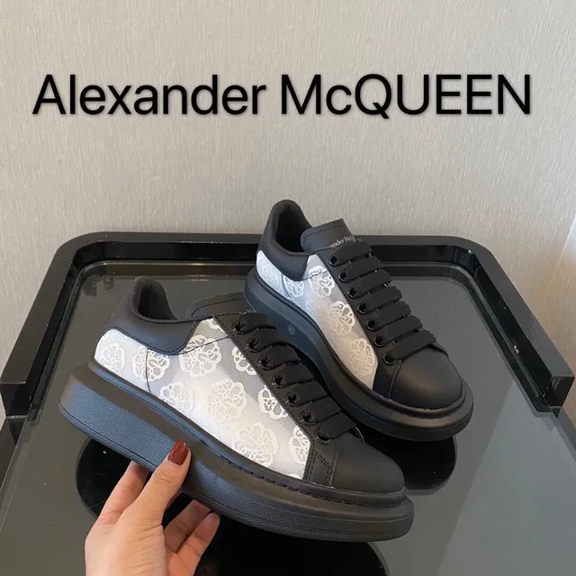 Alexander McQueen ওভারসাইজড স্নিকার কালো সাদা সিলহুয়েট ফ্লোরাল জ্যাকার্ড সাইড প্যানেল লাইফস্টাইল স্নিকার 7