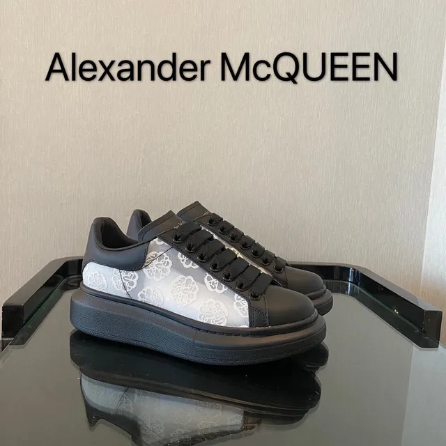 Alexander McQueen ওভারসাইজড স্নিকার কালো সাদা সিলহুয়েট ফ্লোরাল জ্যাকার্ড সাইড প্যানেল লাইফস্টাইল স্নিকার 8