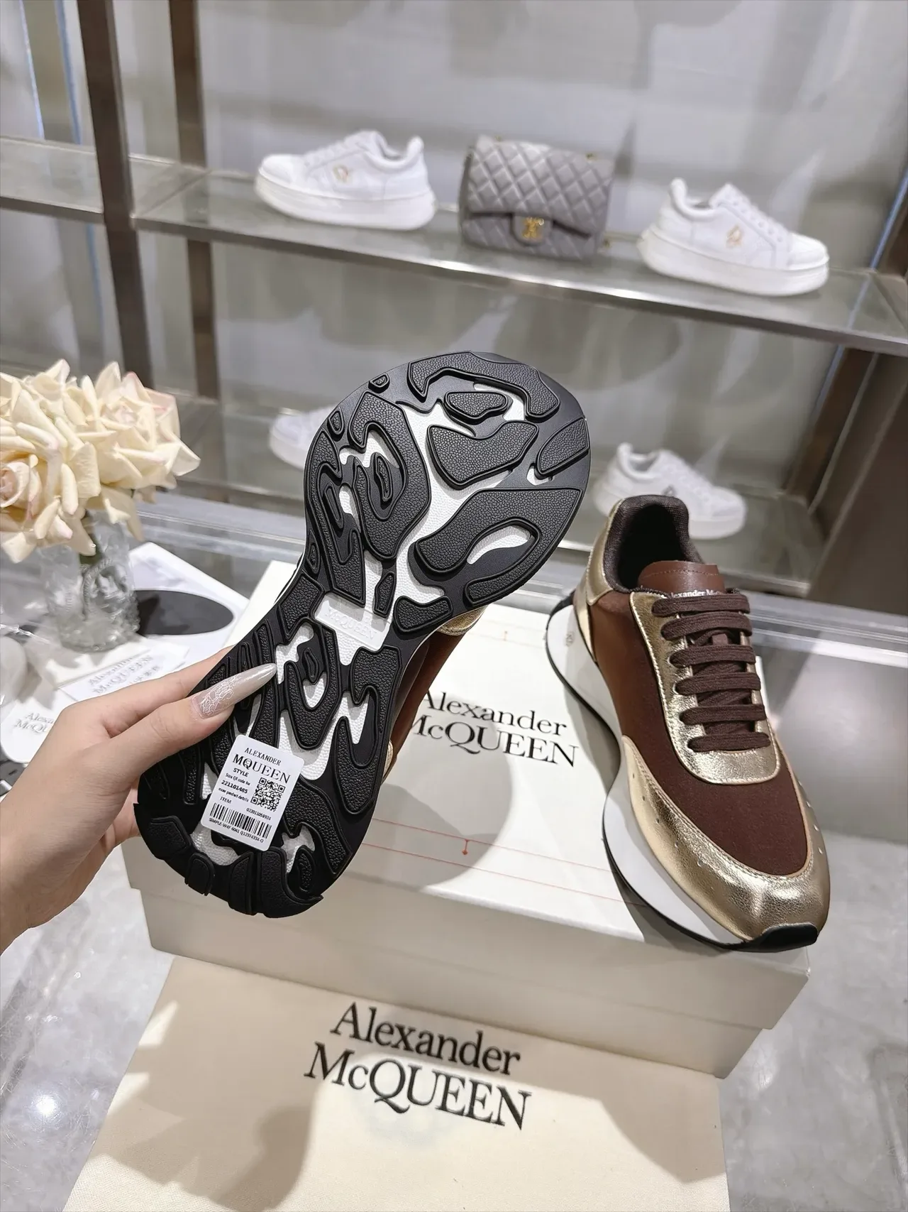Alexander McQueen tênis oversized dourado marrom metálico lifestyle sneakers 4