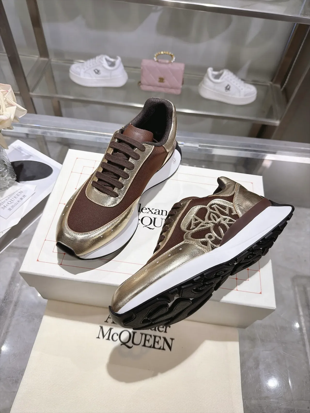 Alexander McQueen tênis oversized dourado marrom metálico lifestyle sneakers 5