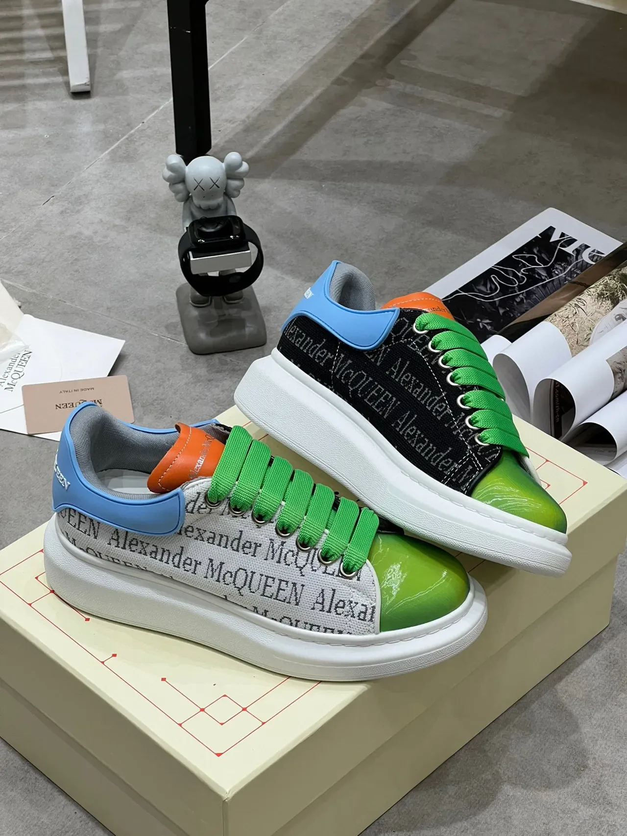 Alexander McQueen حذاء رياضي Oversized أخضر أسود أزرق طباعة الشعار للأسلوب الحياتي 3