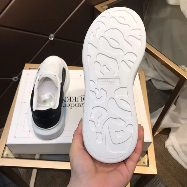 Alexander McQueen Oversized Blanc et Noir Lifestyle Sneakers 3