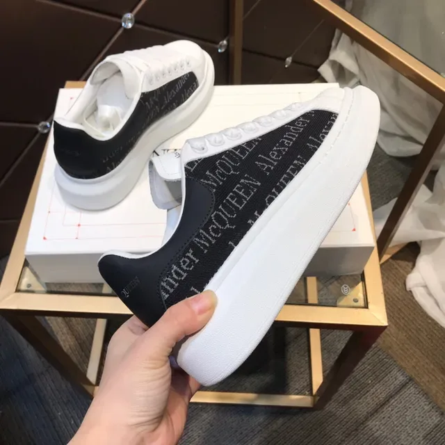 Alexander McQueen Oversized Blanc et Noir Lifestyle Sneakers 4