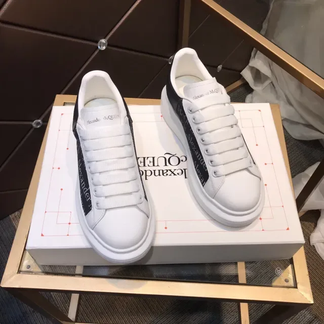 Alexander McQueen Oversized Blanc et Noir Lifestyle Sneakers 6