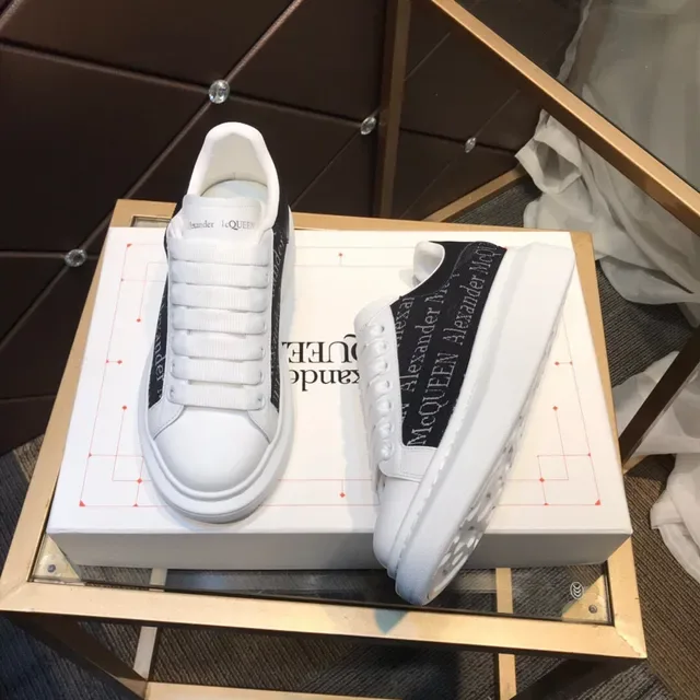 Alexander McQueen Oversized Blanc et Noir Lifestyle Sneakers 8