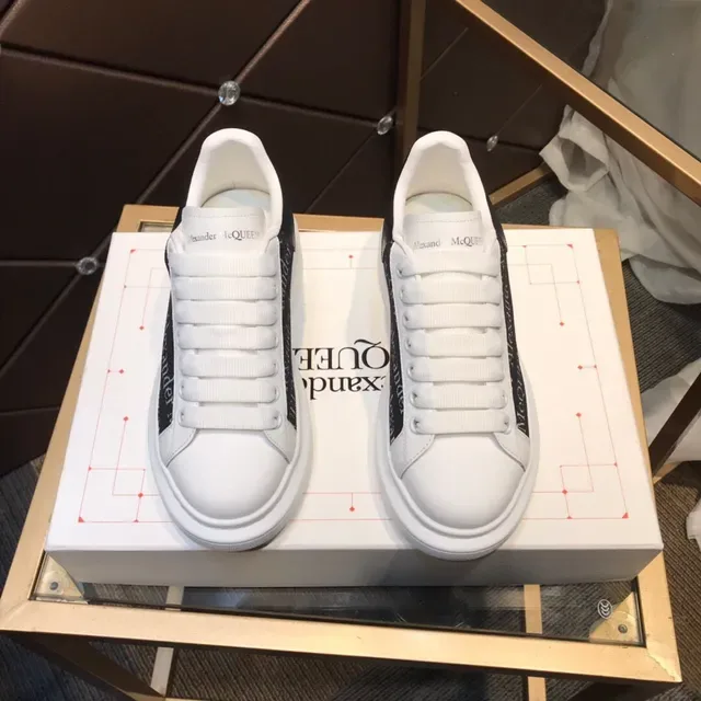 Alexander McQueen Oversized Blanc et Noir Lifestyle Sneakers 9