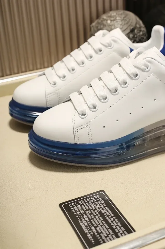 Alexander McQueen ওভারসাইজড সাদা এবং নীল লাইফস্টাইল স্নিকার 4
