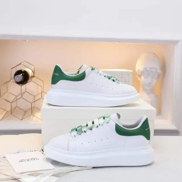 Alexander McQueen حذاء رياضي oversized أبيض وأخضر للأسلوب الحياتي 2