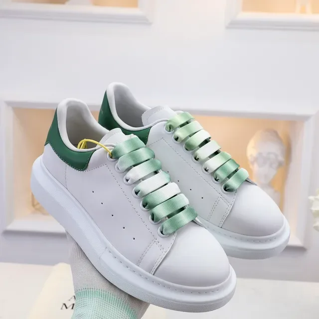 Alexander McQueen حذاء رياضي oversized أبيض وأخضر للأسلوب الحياتي 3