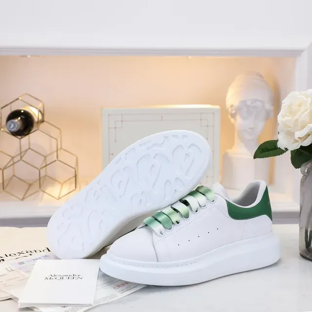 Alexander McQueen حذاء رياضي oversized أبيض وأخضر للأسلوب الحياتي 4