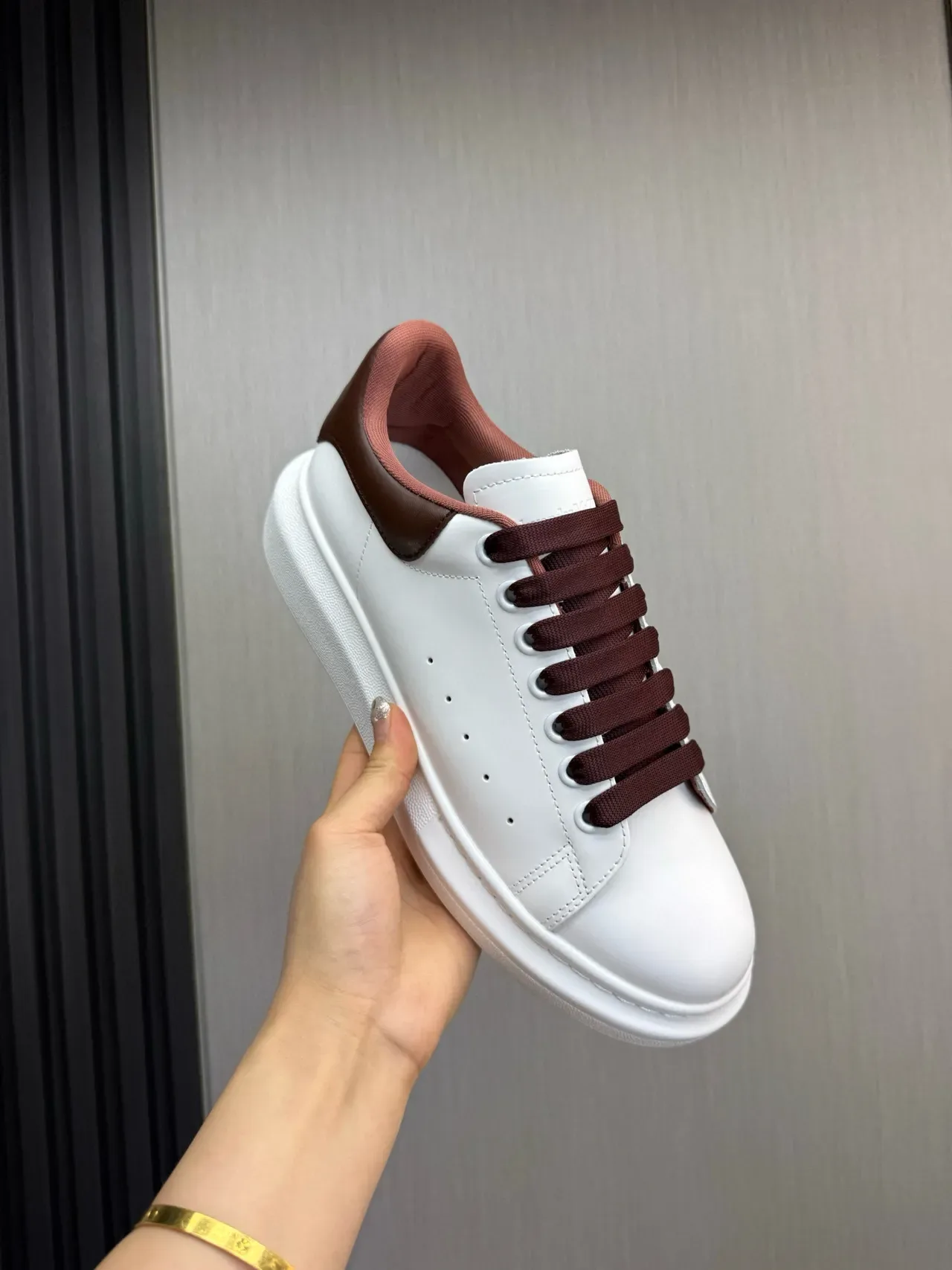 Alexander McQueen oversized sneaker 白色棕色骷髅跟生活方式运动鞋 7