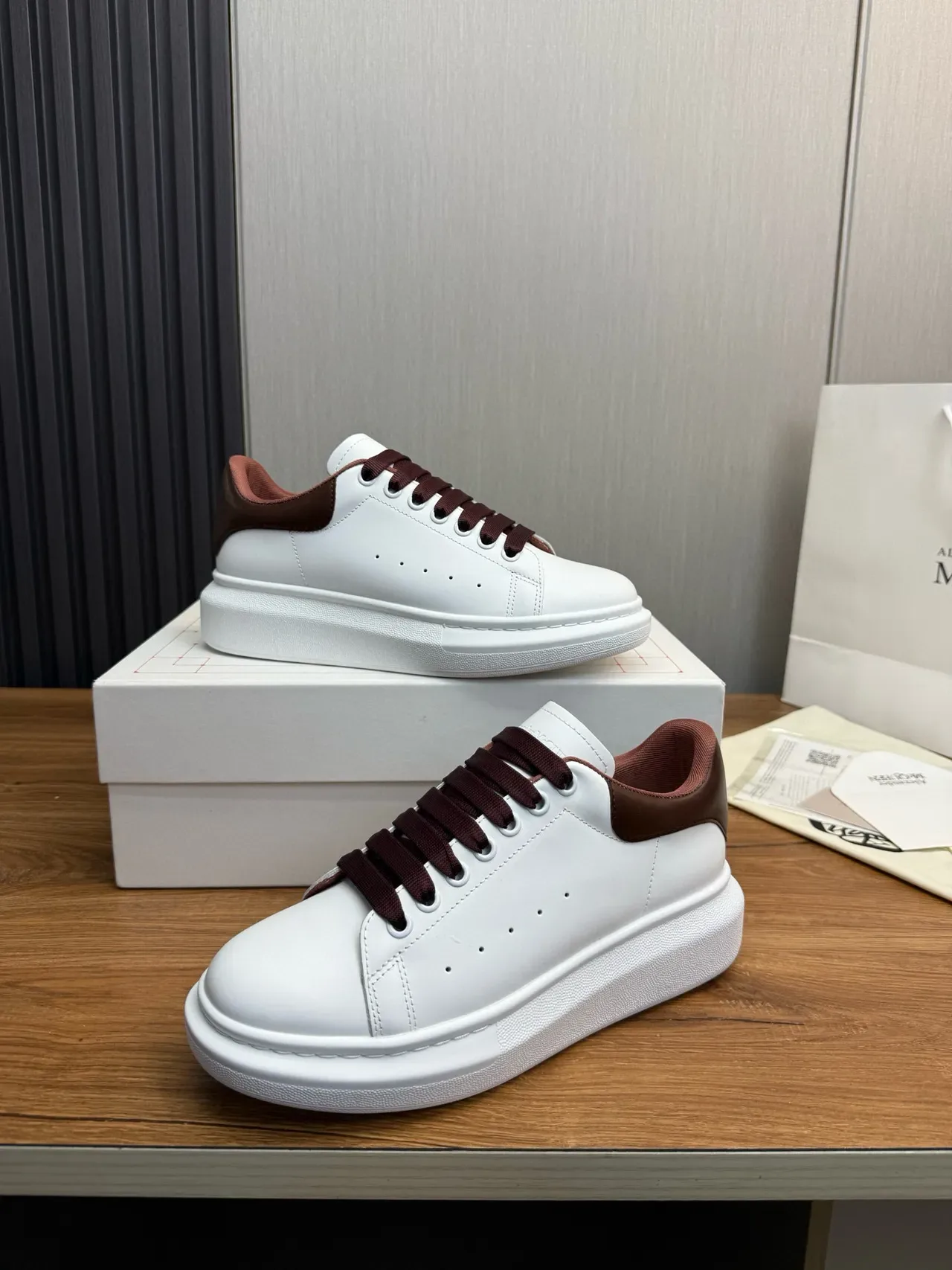 Alexander McQueen oversized sneaker 白色棕色骷髅跟生活方式运动鞋 8