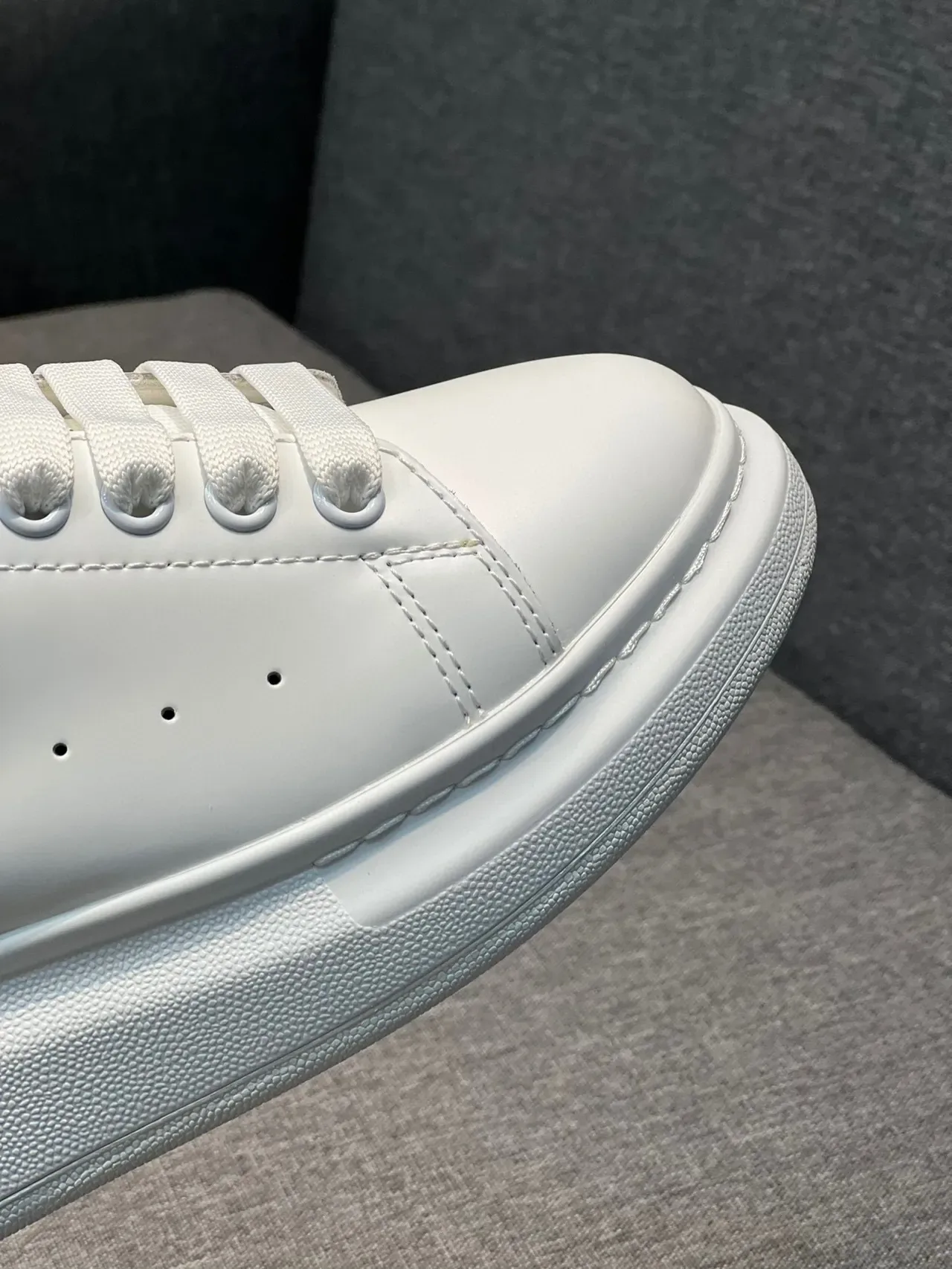 Alexander McQueen أبيض أخضر منصة جلد ناعم نمط حياة حذاء رياضي Oversized 3