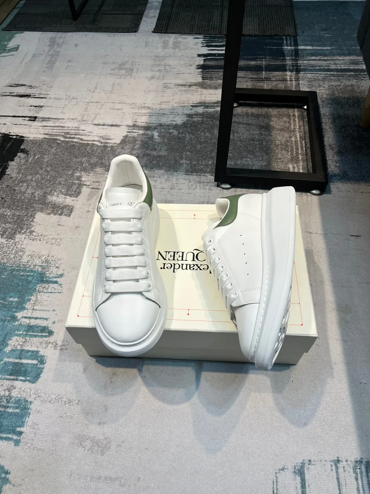 Alexander McQueen أبيض أخضر منصة جلد ناعم نمط حياة حذاء رياضي Oversized 4