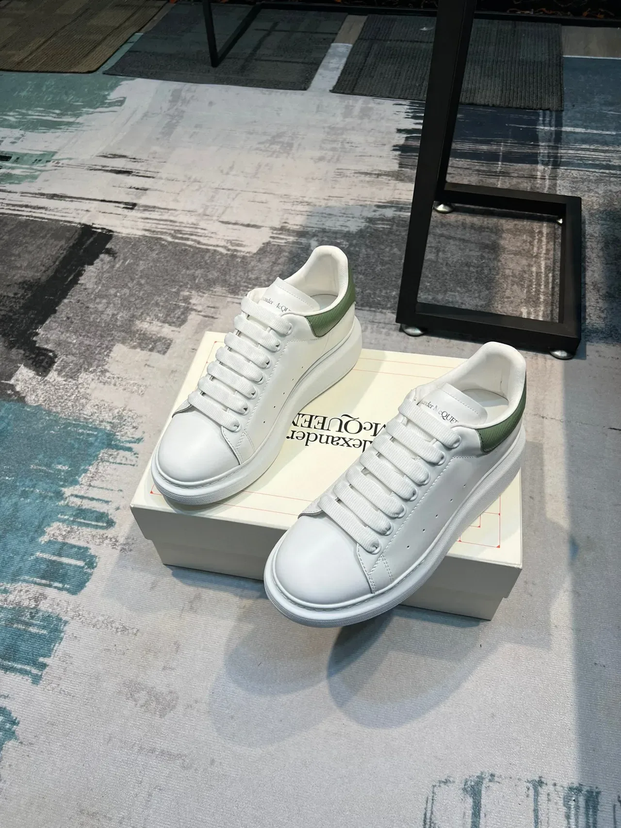 Alexander McQueen أبيض أخضر منصة جلد ناعم نمط حياة حذاء رياضي Oversized 5